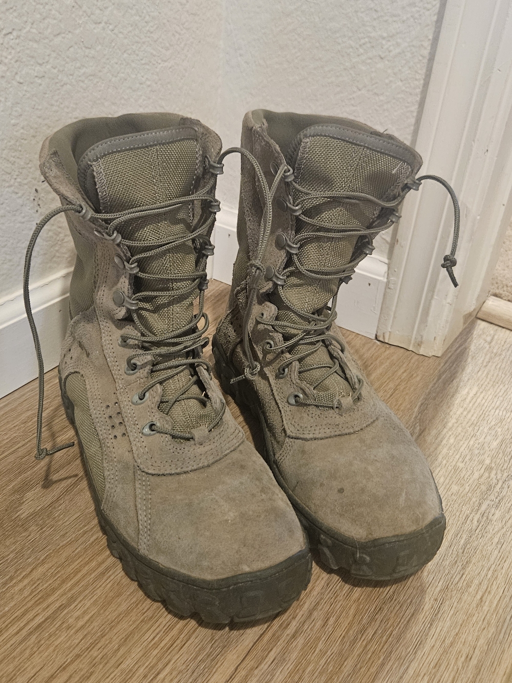 Tactical Lace-Up Combat Boots With Vibram Bottoms